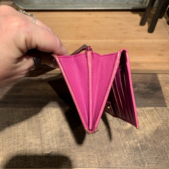 Rehab needed Gucci wallet - Picture 12 of 16